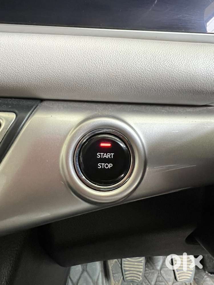 Mahindra Xuv700 Ax7l Luxury Pack Diesel Manual