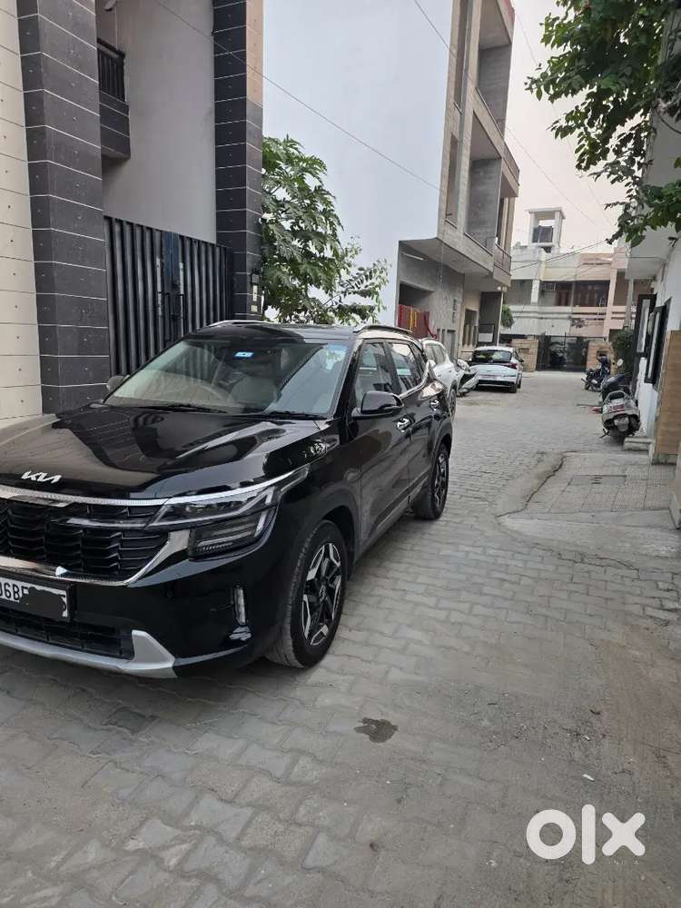 Scratchless Single Hand Driven Car