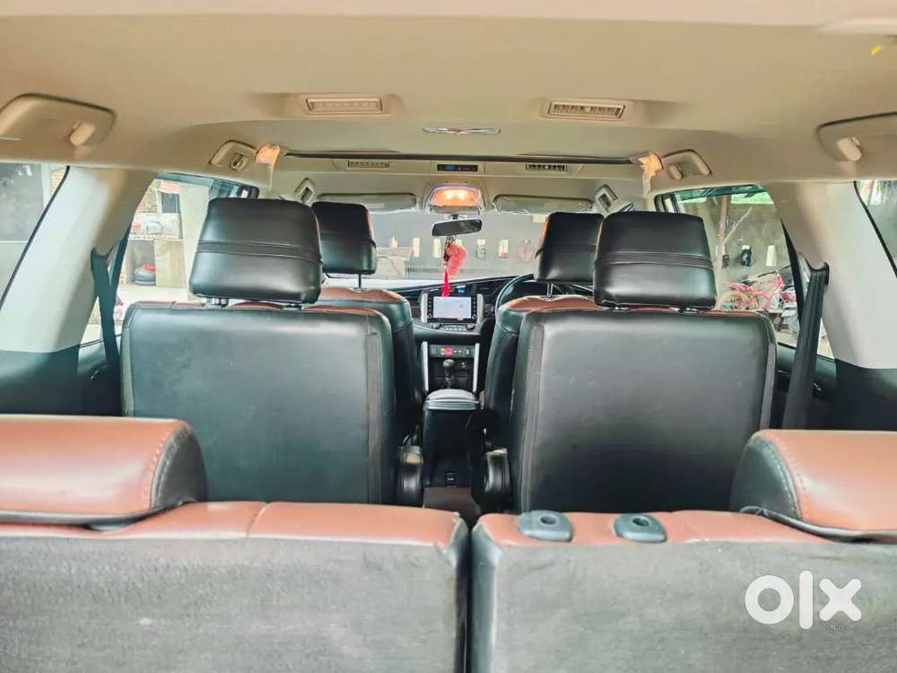 Toyota Innova Crysta 2025