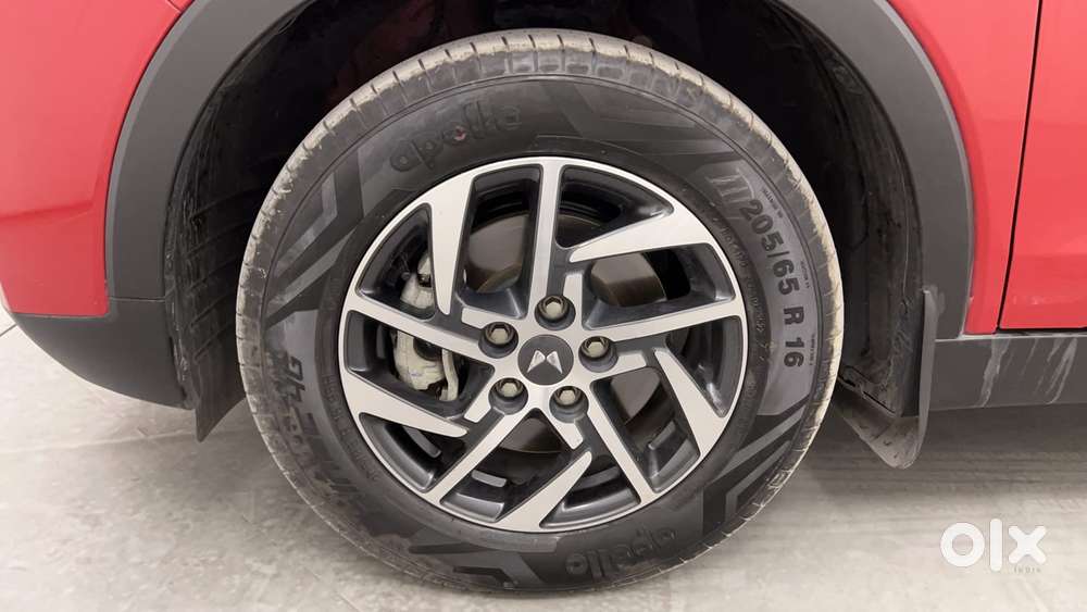 Mahindra Xuv300 1.2 W8 (o) Amt Petrol, 2022, Petrol