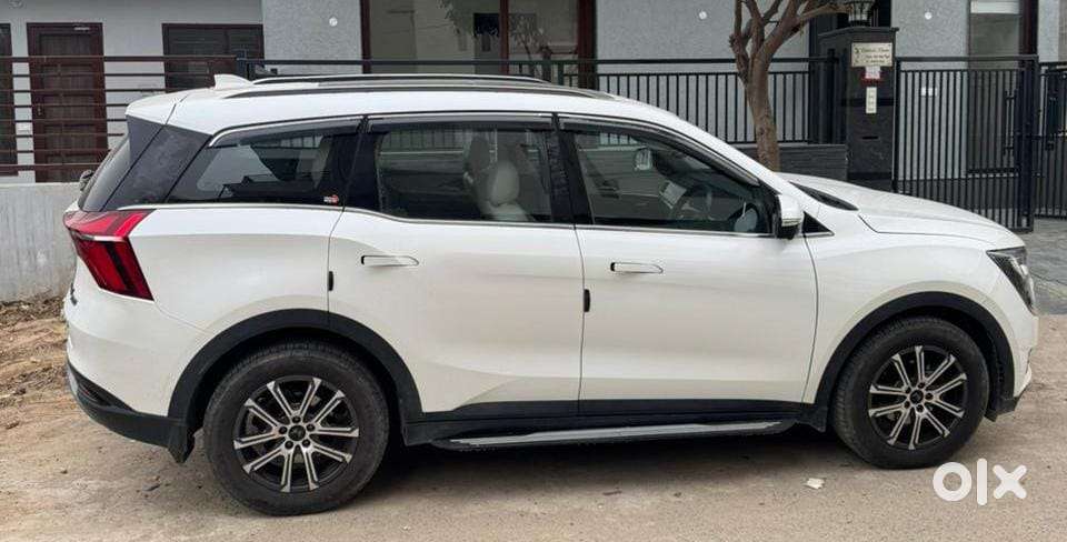 Mahindra Xuv700 2.0 Ax 7 Petrol At Luxury Pack Str, 2024, Petrol