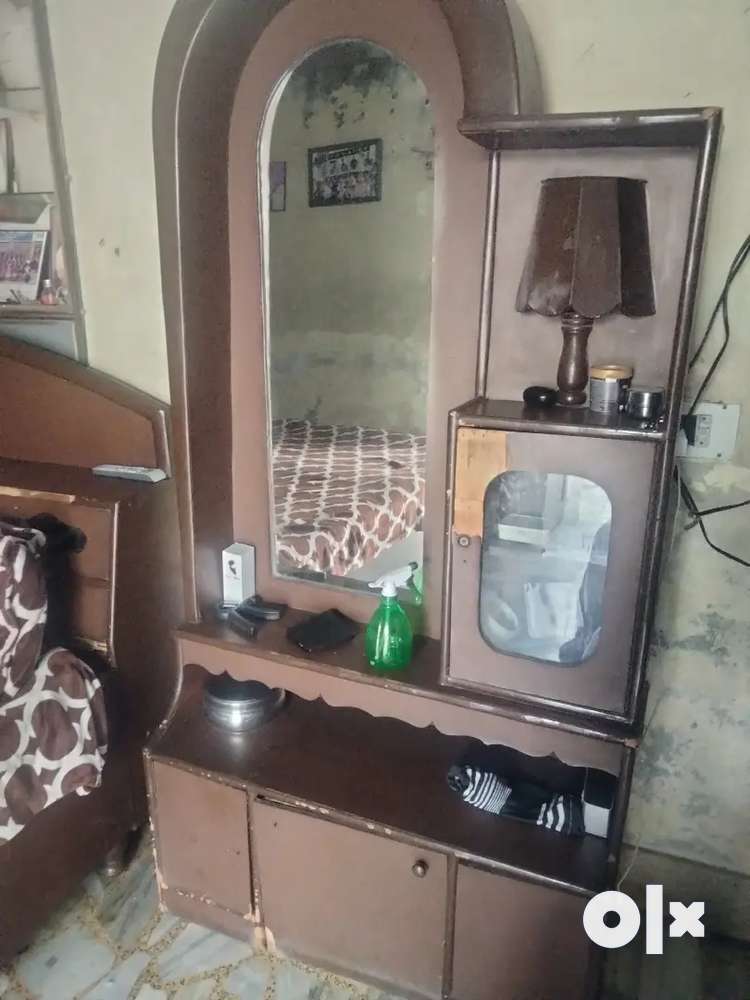 Old dressing store table olx