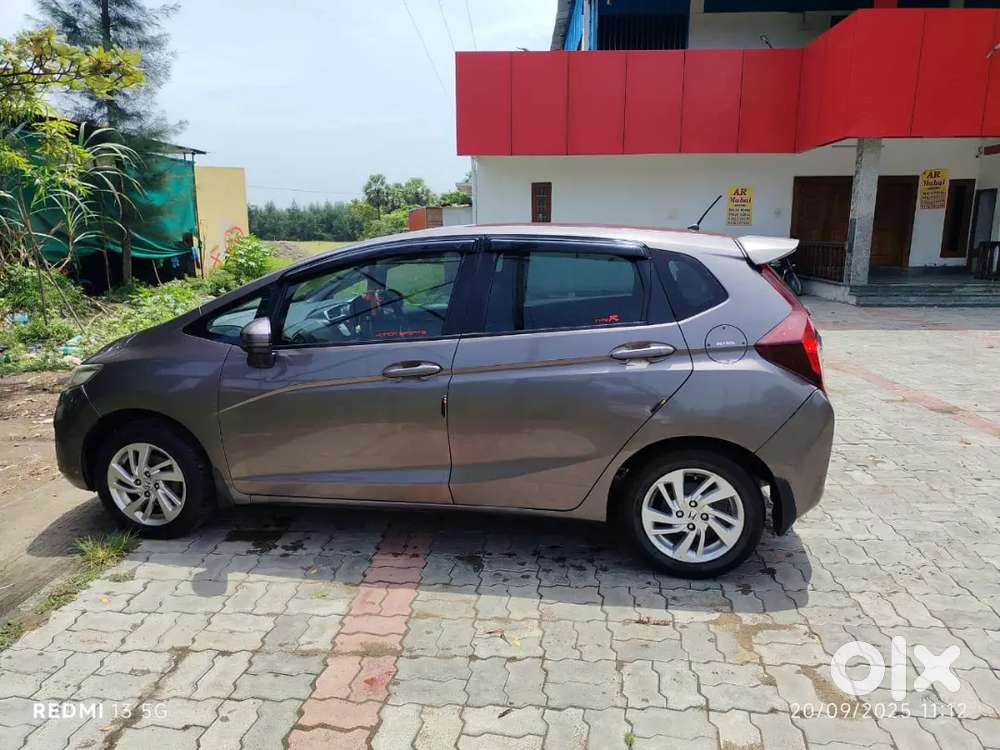 Honda Jazz 2016 Petrol 111000 Km Driven