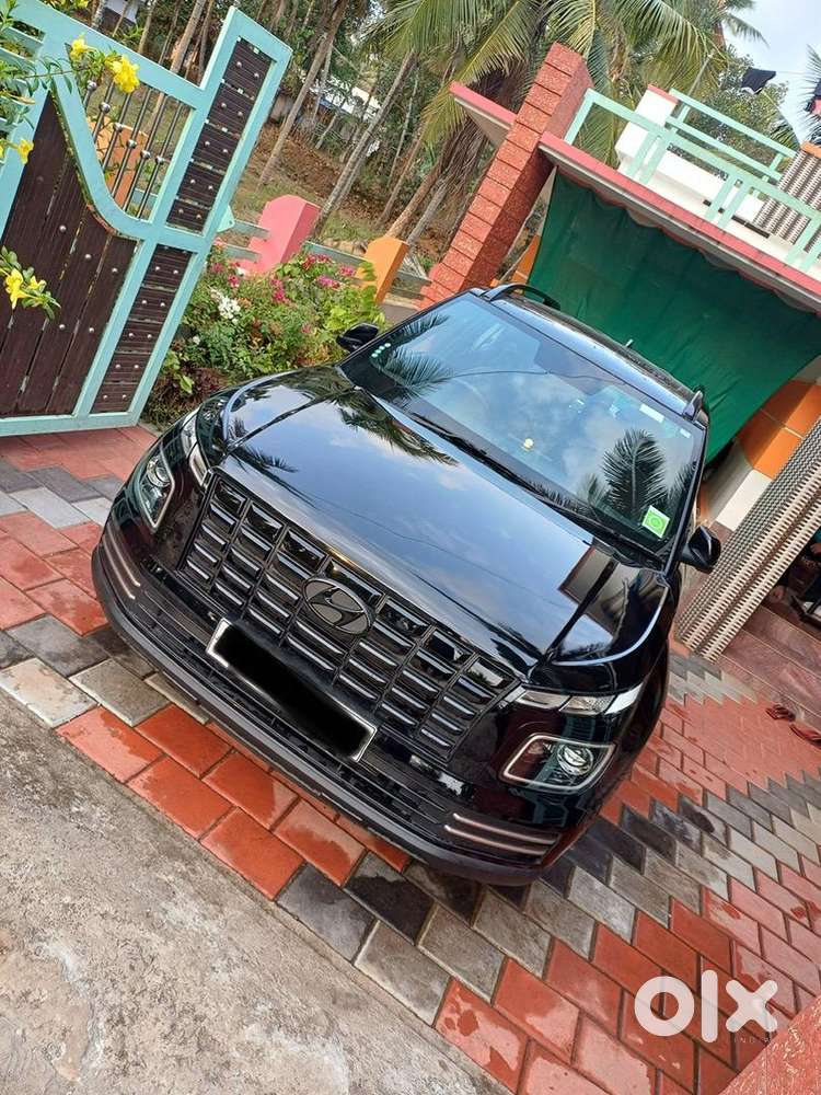 Hyundai Venue Knight Edition 2023 Petrol Well Maintained