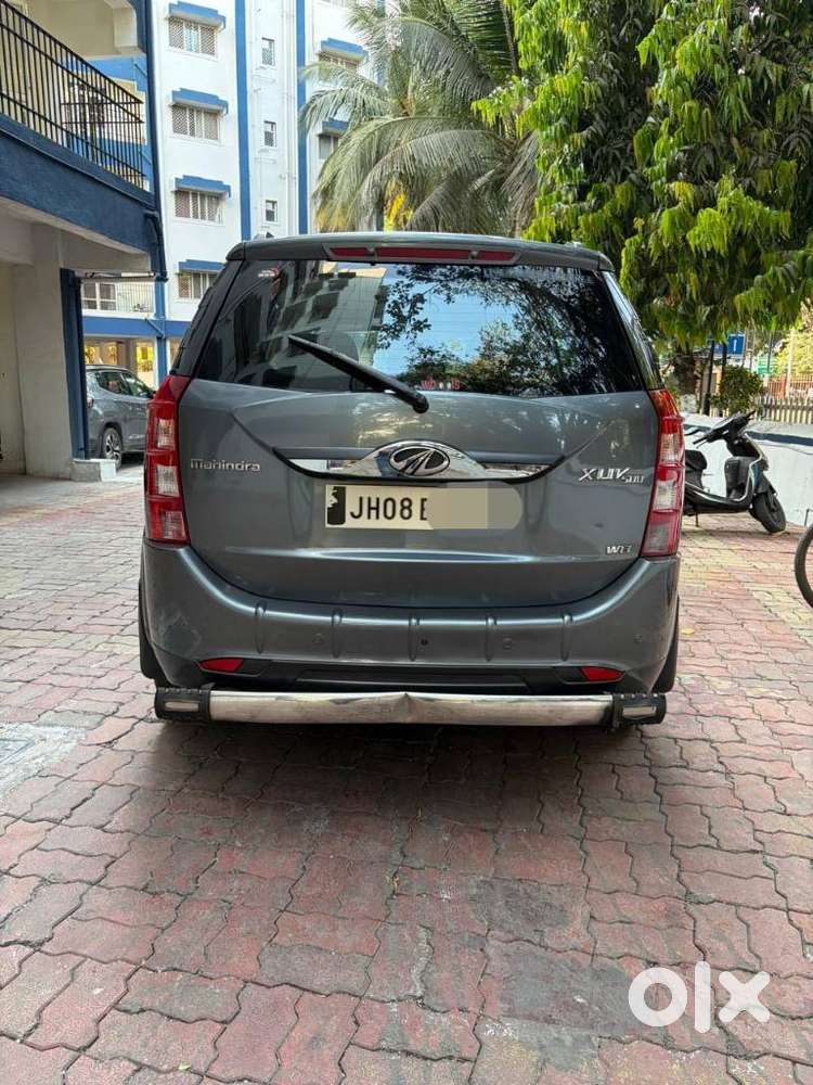 Mahindra Xuv500 W8, 2016