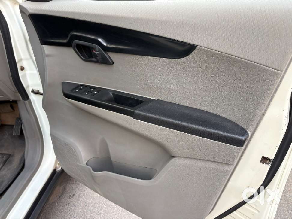 Mahindra Kuv 100 Mfalcon G80 K4 Plus 5str, 2016, Petrol