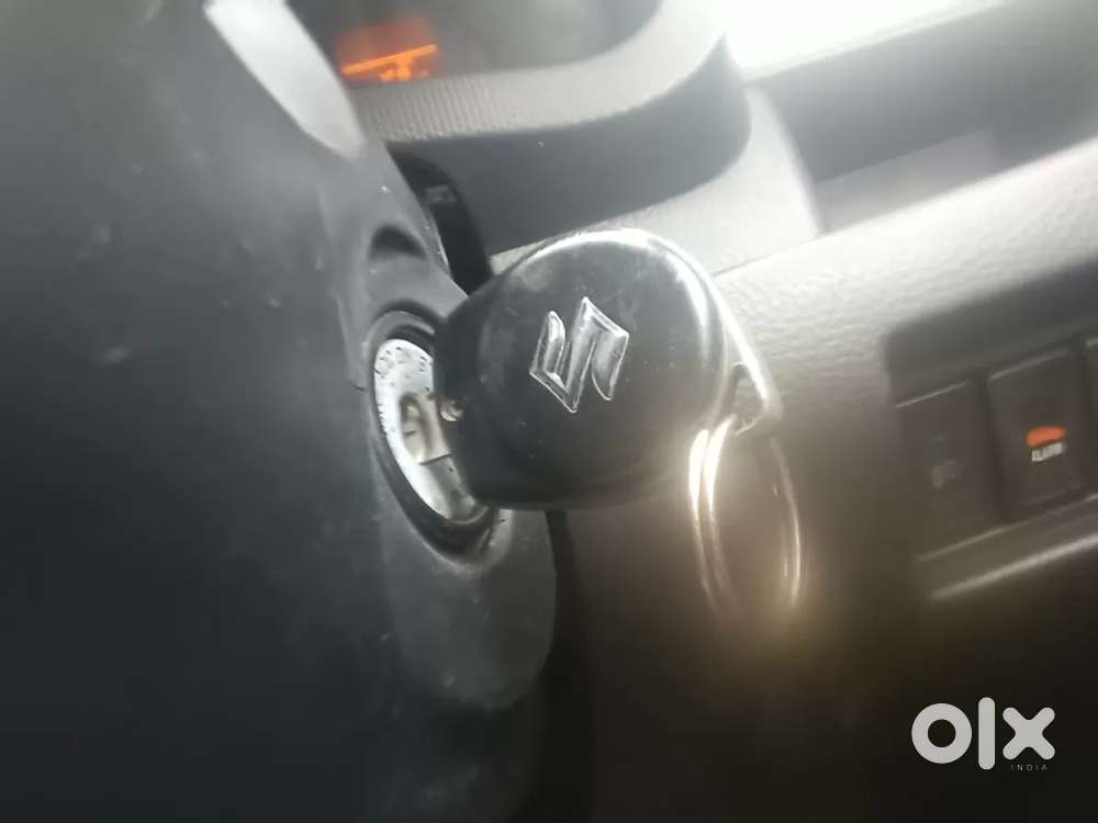 Maruti Suzuki Swift Lxi Optional-o, 2017, Petrol