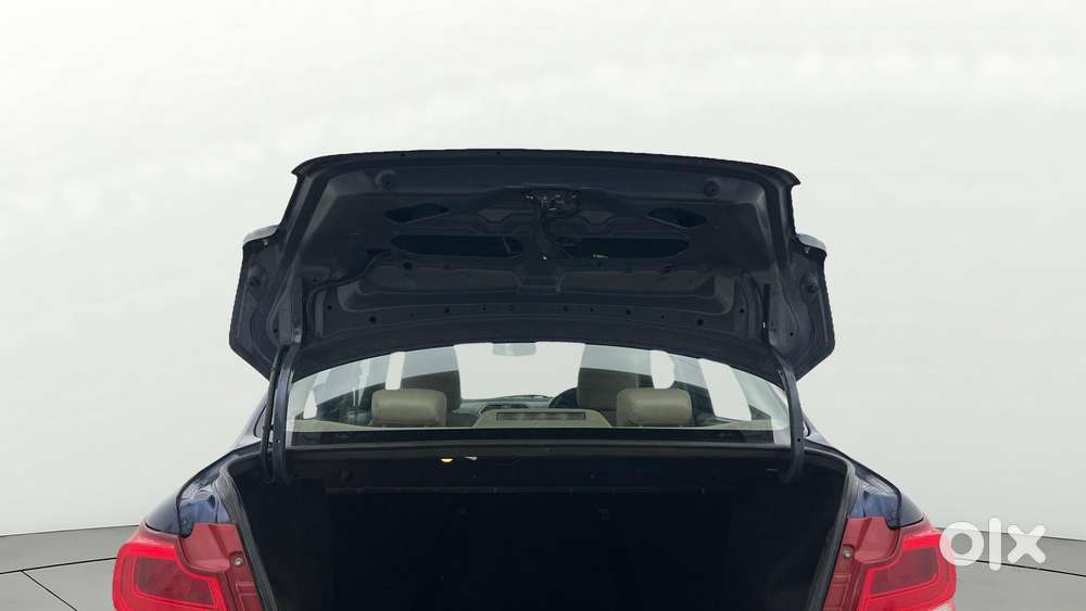 Maruti Suzuki Swift Dzire Amt Vxi, 2017, Petrol