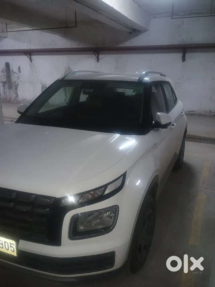 Hyundai Venue 2024 S Petrol 14,000 Km Driven Showroom Condition.