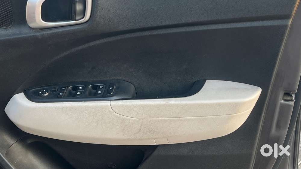 Hyundai Venue 1.2 S (o), 2022, Petrol