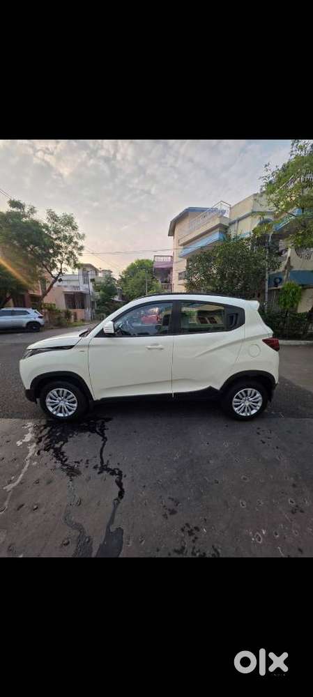 Mahindra Kuv 100 Mahindra-kuv-100-d75-k8, 2016, Petrol
