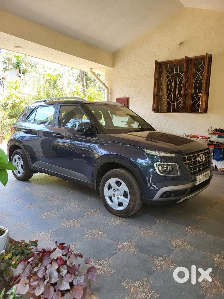 Hyundai Venue March 2021 Petrol Well Maintained