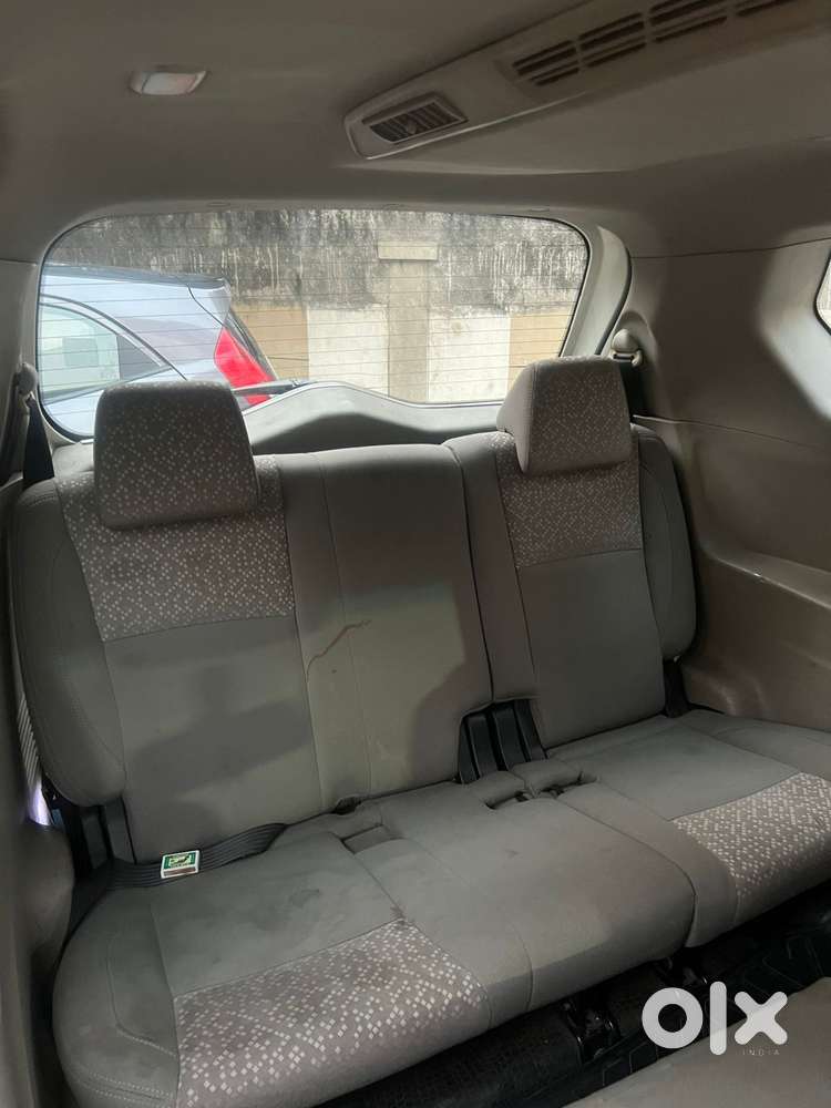 Mahindra Marazzo M6, 2018, Diesel