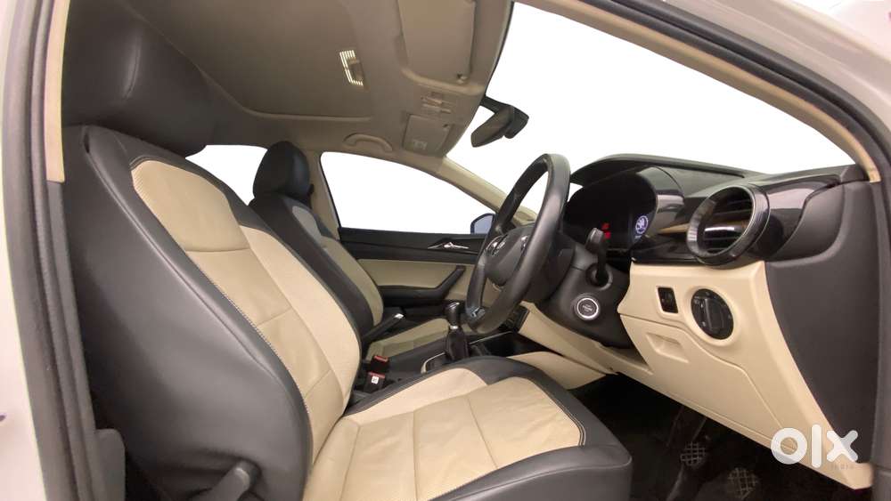 Skoda Slavia Style 1.0l Tsi Mt, 2022, Petrol