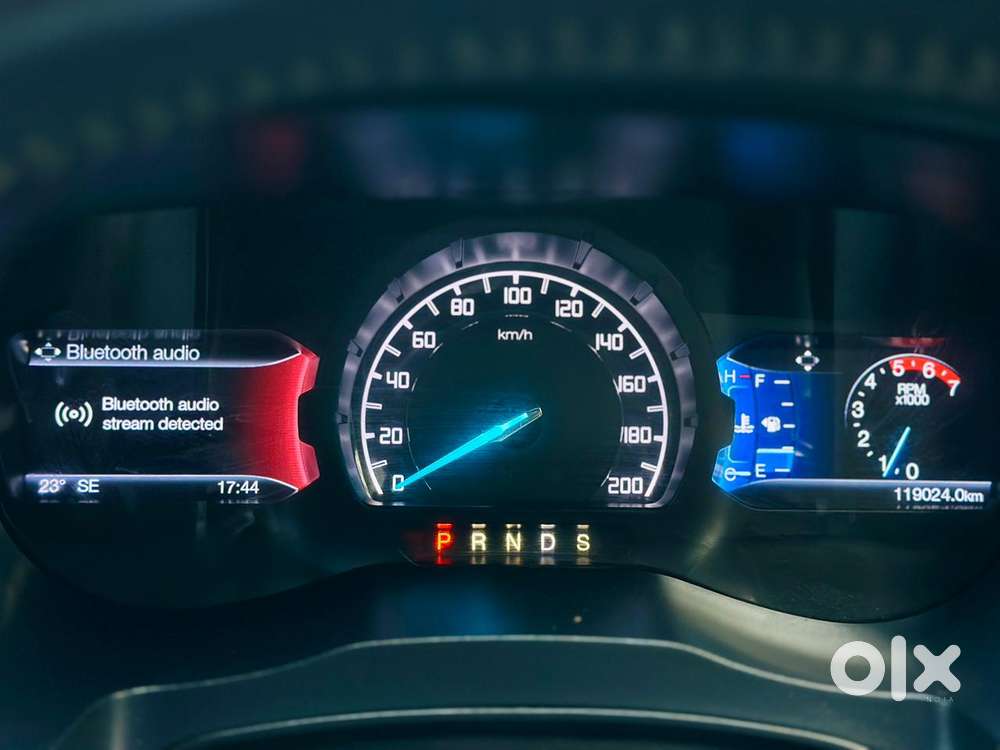 Ford Endeavour Titanium 2.2 4x2, 2016, Diesel