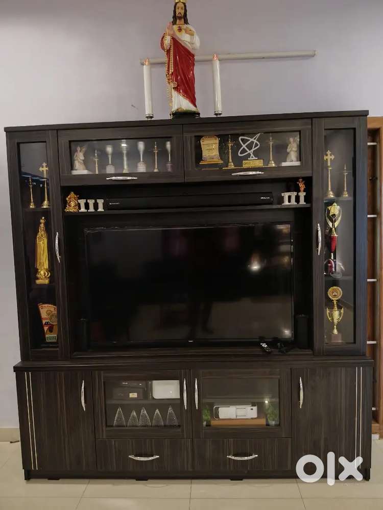 7.5 FEET TV UNIT