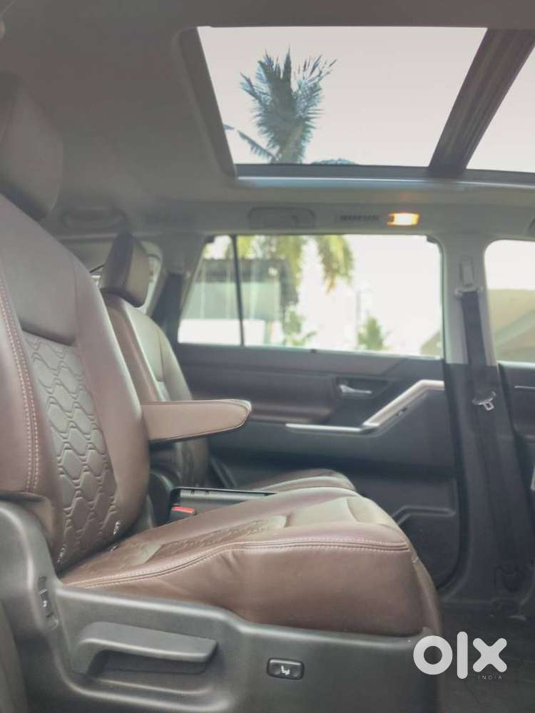 Toyota Innova Hycross 2.0 Zx (o) Hybrid 7 Str, 2023, Petrol