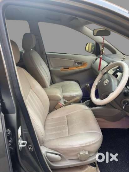Toyota Innova 2.5 V Diesel 8-seater, 2011, Diesel