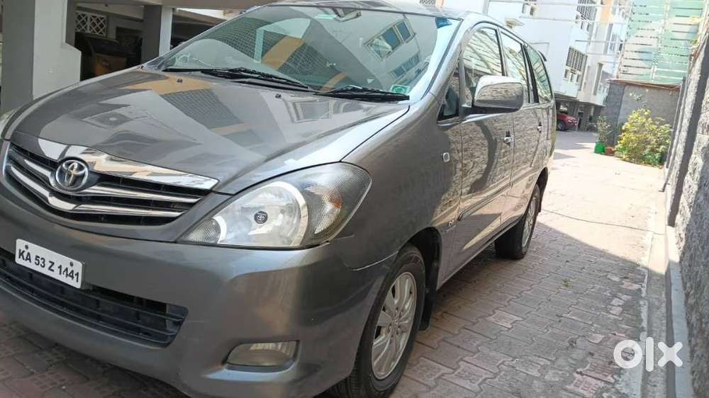 Toyota Innova 2.5v For Sale