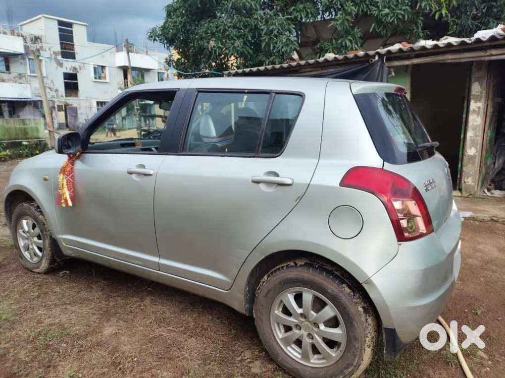 Maruti Suzuki Swift 2011 Atop Model Zxi