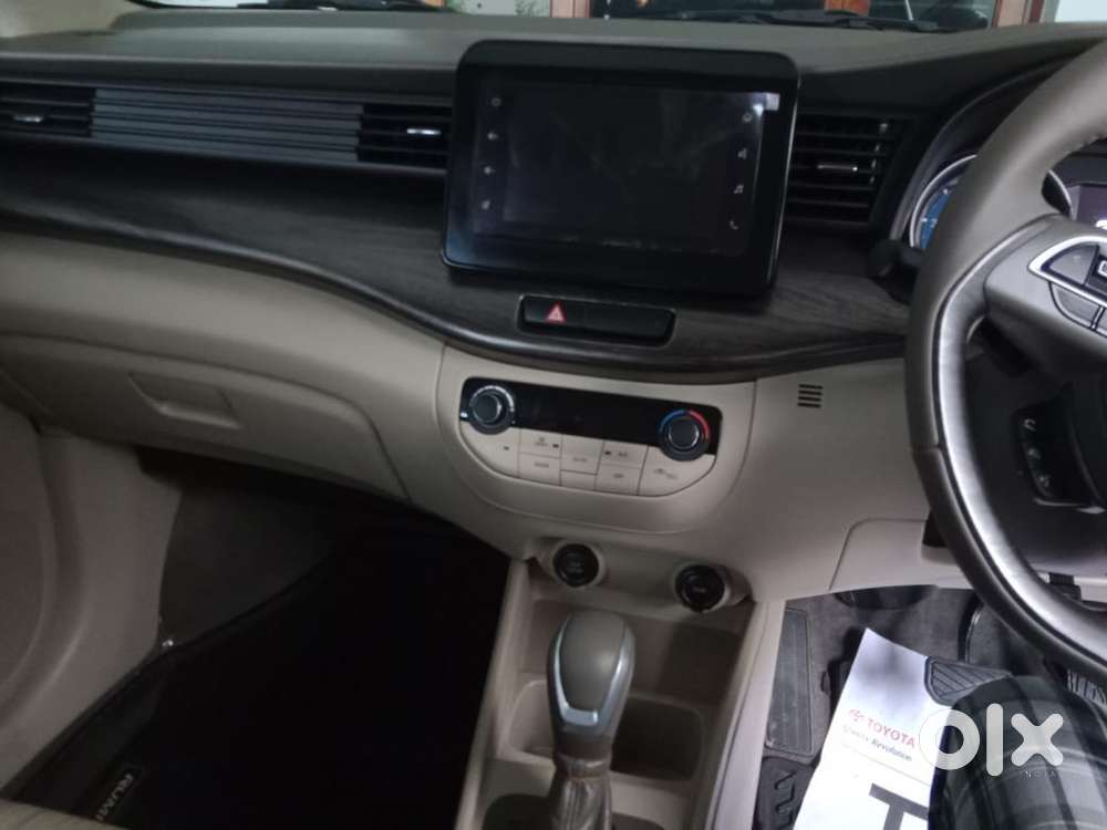 Toyota Rumion V At Petrol 2025