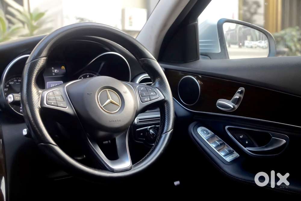 2015 Mercedes-benz C200 Avantgarde  Low Mileage  Panoramic Roof