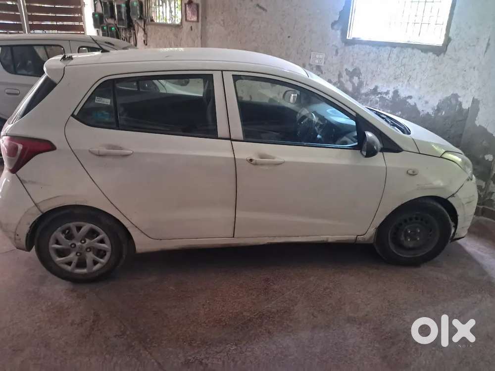 Selling Good Condition Grand I10 (white) 2017 Model