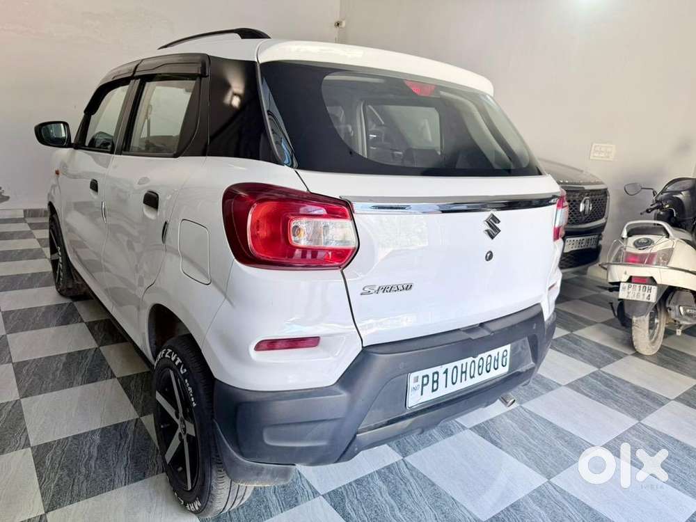 Tastefully Modified Maruti S-presso  Upgraded Alloys & Android Screen