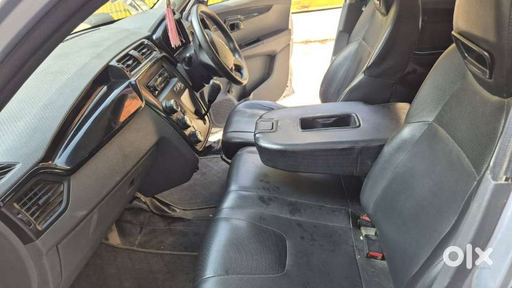 Mahindra Kuv 100