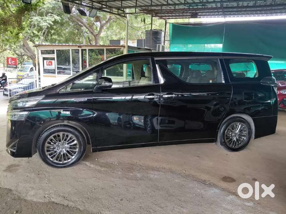 Toyota Vellfire 2.5 Hybrid, 2022, Petrol