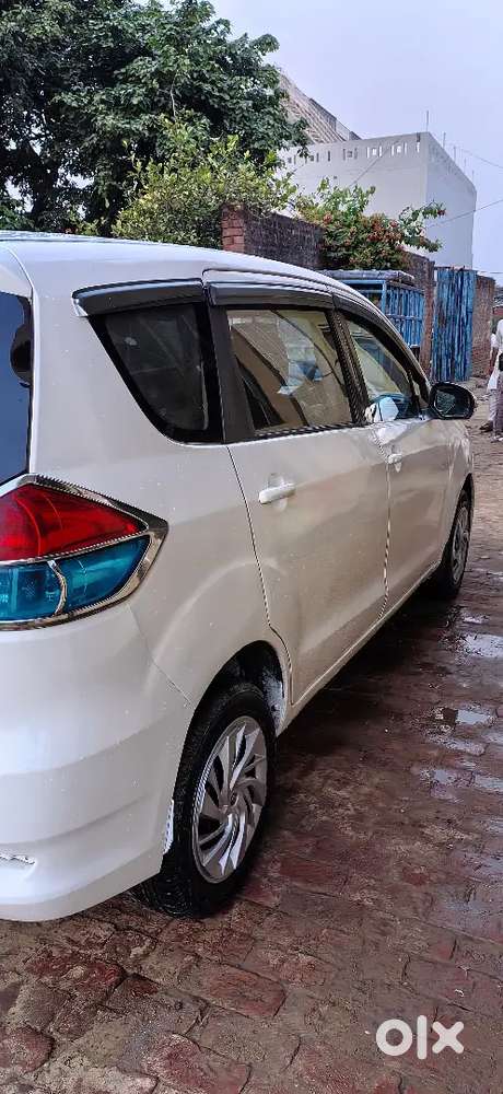 Maruti Suzuki Ertiga Lxi 2012