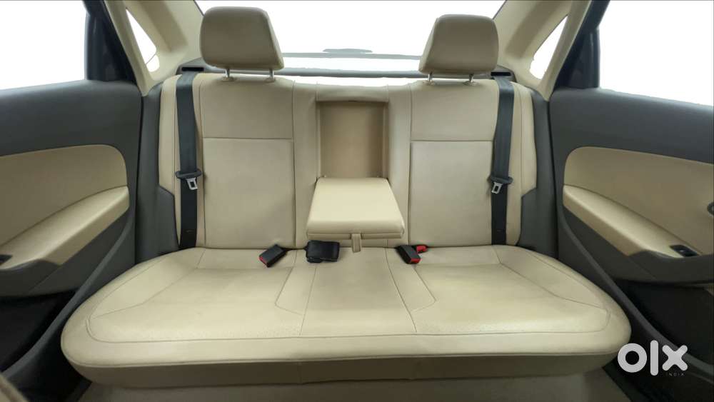 Volkswagen Vento 1.6 Highline, 2016, Petrol