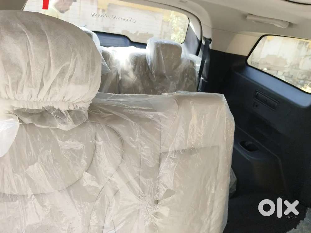 Mahindra Xuv700 2022 Petrol 10,000 Kms