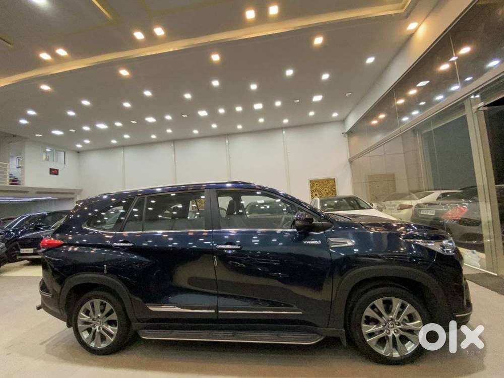 Toyota Innova Hycross 2.0 Zx Hybrid 7 Str, 2024, Petrol