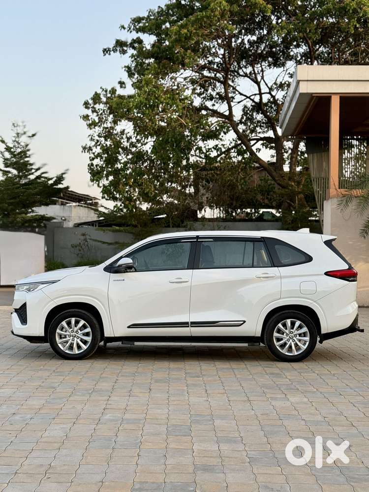 Toyota Innova Hycross 2.0 Vx (o) Hybrid 7 Str, 2024, Petrol