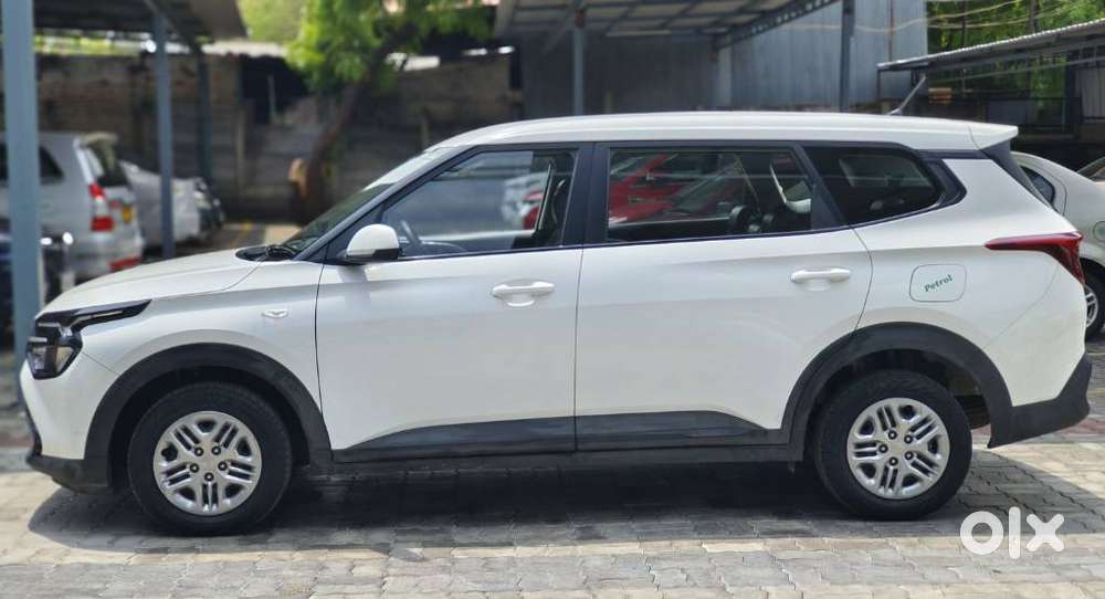 Kia Carens G 1.5 6mt Premium (o) 7-seater, 2023, Petrol