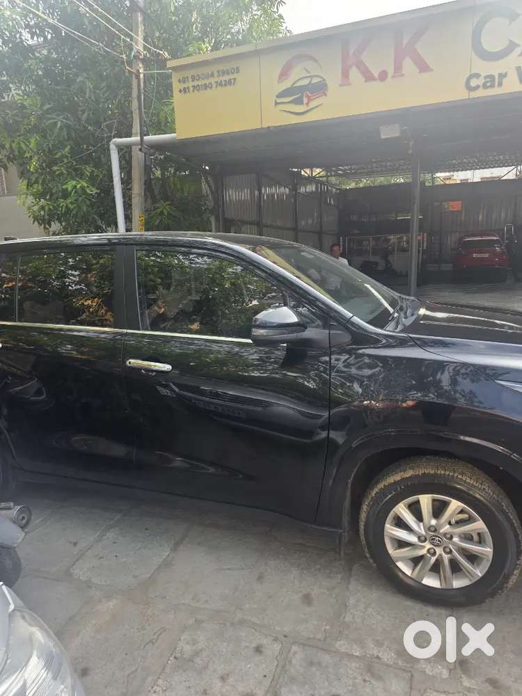 Toyota Innova Hycross 2025