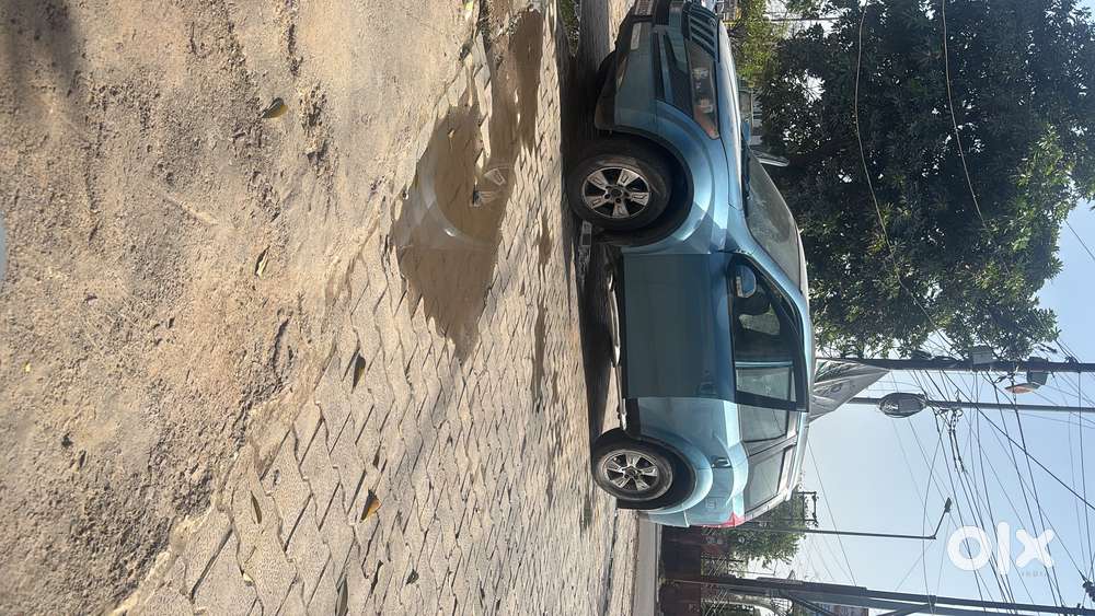 Xuv500 W8 Top Model