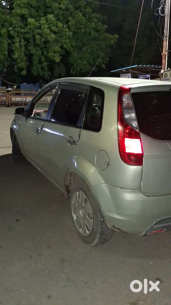 Ford Figo Titanium Blu 2010