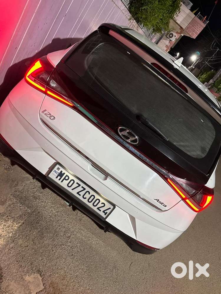 Top Model I20 With Sunroof N Bluelink Phone Start Feature With 24 Kmpl