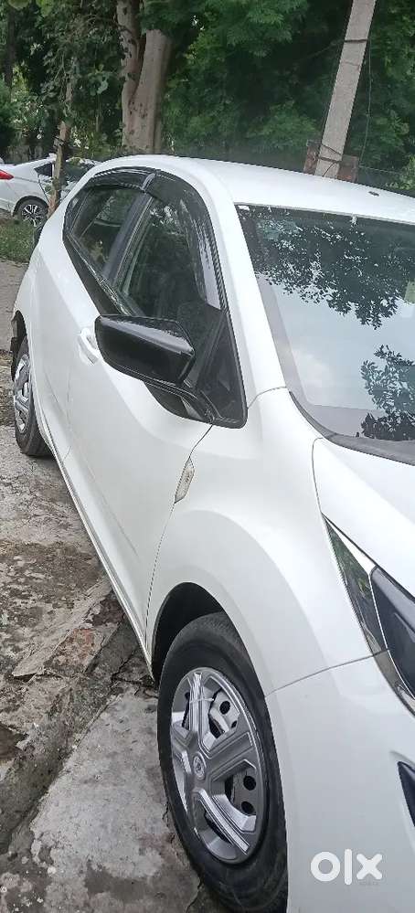 Tata Altroz 1.2 Plus Petrol 2021