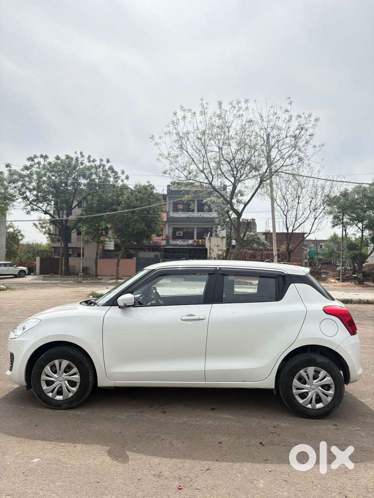 Maruti Suzuki Swift Vxi + Manual, 2021, Petrol