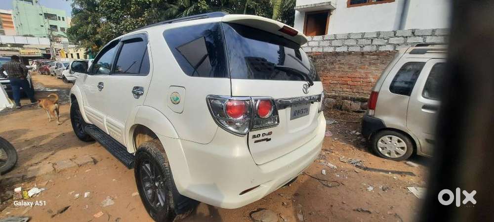 Toyota Fortuner 4x4 Manual Limited Edition, 2013, Diesel
