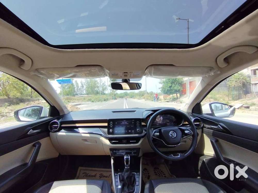 Skoda Slavia 1.0 Tsi Style At, 2023, Petrol