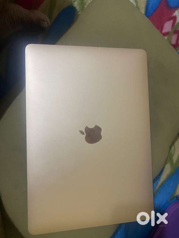 Apple laptop
