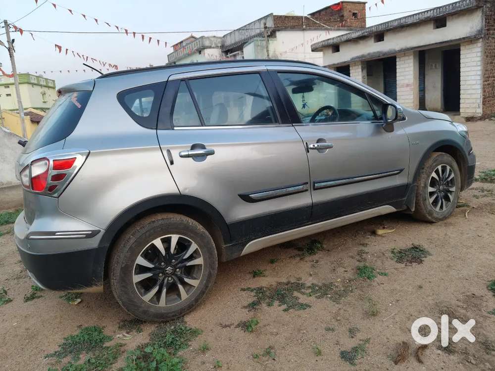 Maruti Suzuki S-cross Top Model Silver Coler Pussbutten Start Allohill