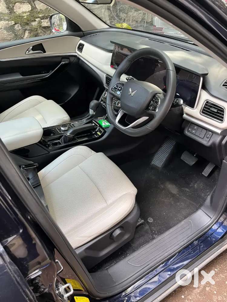 Mahindra Xuv700 Petrol 2024 Year