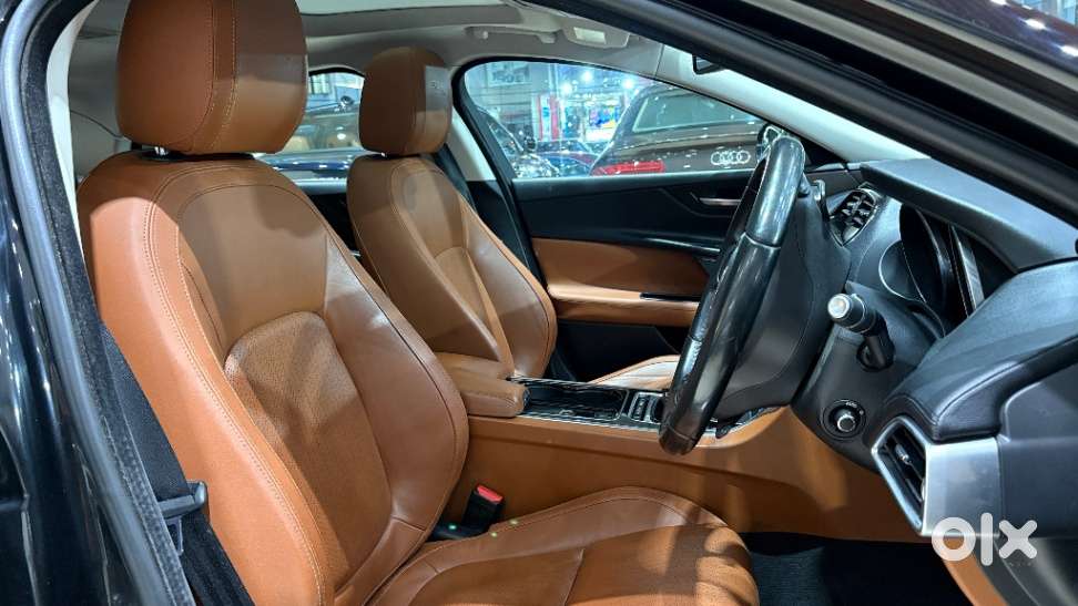 Jaguar Xe Portfolio, 2017, Petrol