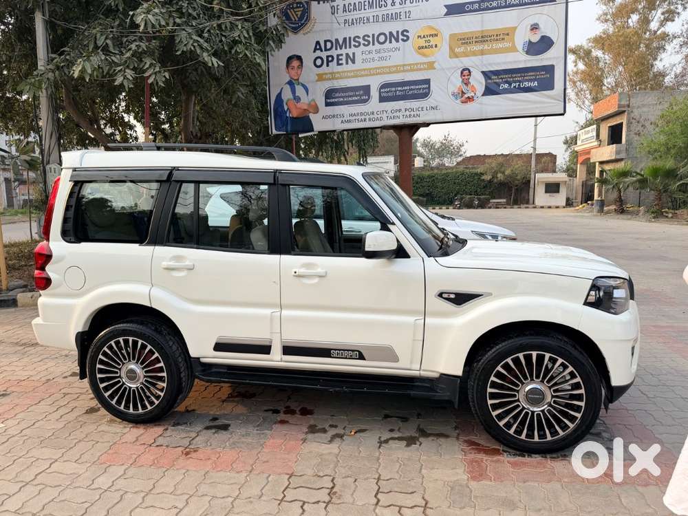 Mahindra Scorpio Classic 2022 Petrol Well Maintained