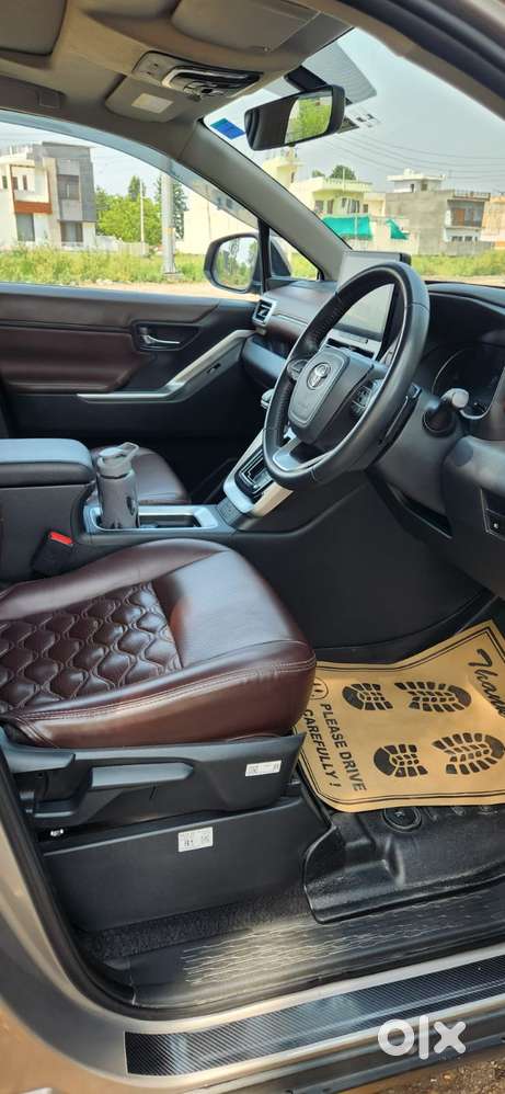 Toyota Innova Hycross 2.0 Vx (o) Hybrid 7 Str, 2024, Petrol
